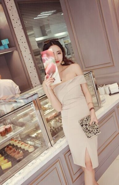 Κομψό φόρεμα με σχισμή και ανοιχτούς ώμους σε διάφορα χρώματα