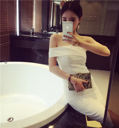 Κομψό φόρεμα με σχισμή και ανοιχτούς ώμους σε διάφορα χρώματα