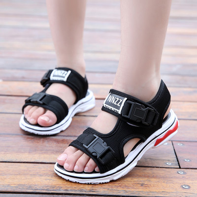 Παιδικά σανδάλια για αγόρια σε μαύρο, κόκκινο και μπλε χρώμα