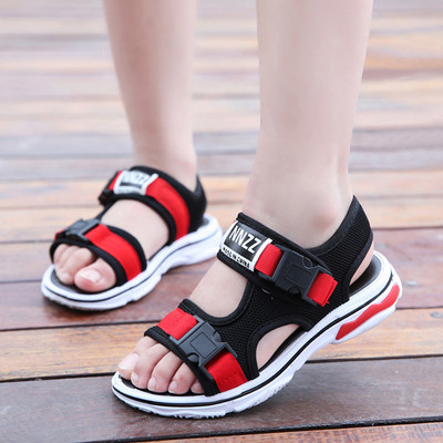 Παιδικά σανδάλια για αγόρια σε μαύρο, κόκκινο και μπλε χρώμα