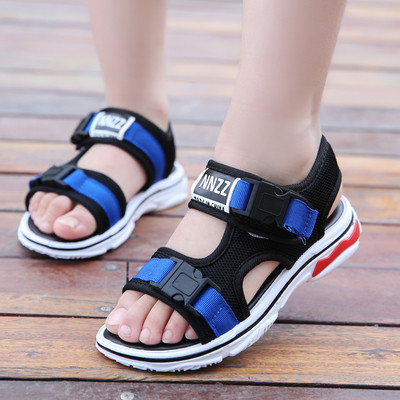 Παιδικά σανδάλια για αγόρια σε μαύρο, κόκκινο και μπλε χρώμα