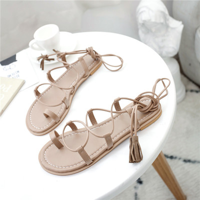 Περιστασιακά γυναικεία σανδάλια με σταυρωτά λουράκια σε τρία χρώματα