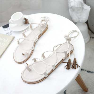 Περιστασιακά γυναικεία σανδάλια με σταυρωτά λουράκια σε τρία χρώματα