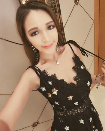 Rochie lunga delicata cu decolteu in V in doua culori