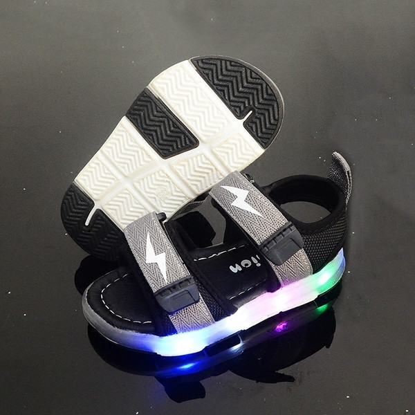 Sandale moderne pentru copii pentru băieți - strălucitoare în diferite culori