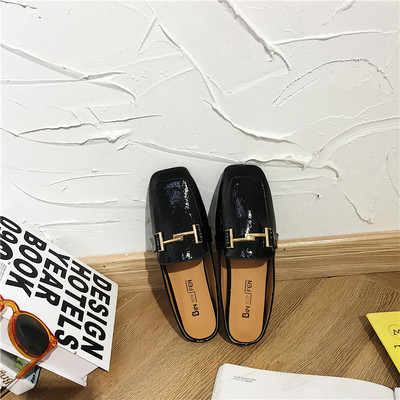 Μοντέρνες γυναικείες παντόφλες με πόρπη σε διάφορα χρώματα