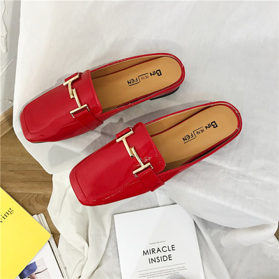 Μοντέρνες γυναικείες παντόφλες με πόρπη σε διάφορα χρώματα