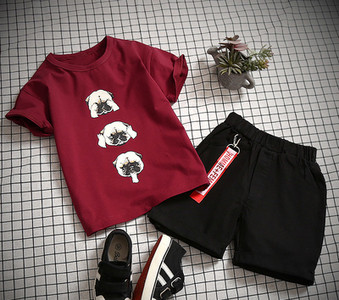 Детски модерен комплект за момчета - тениска с щампа и къси панталони