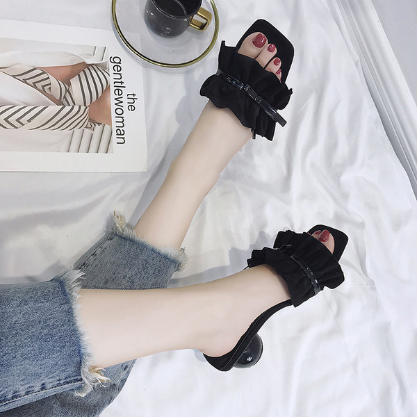 Дамски модерни чехли с нисък ток в два цвята