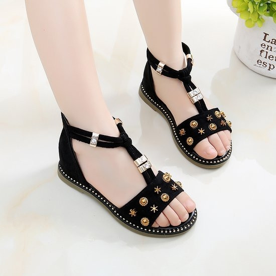 Παιδικά σανδάλια για κορίτσια με τρουκς σε τρία χρώματα