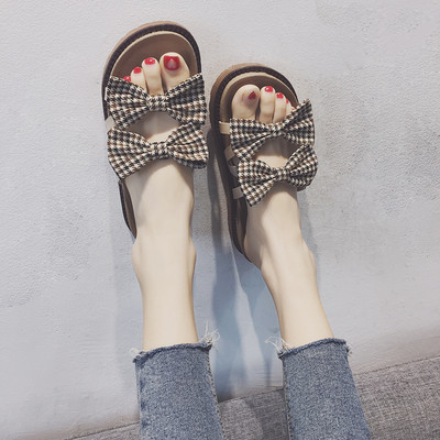 Γυναικείες παντόφλες με κορδέλες σε δύο χρώματα