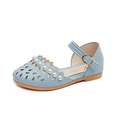 Μοντέρνα σανδάλια για κορίτσια και μαργαριτάρια διακοσμητικά σε λευκό, ροζ και μπλε χρώμα