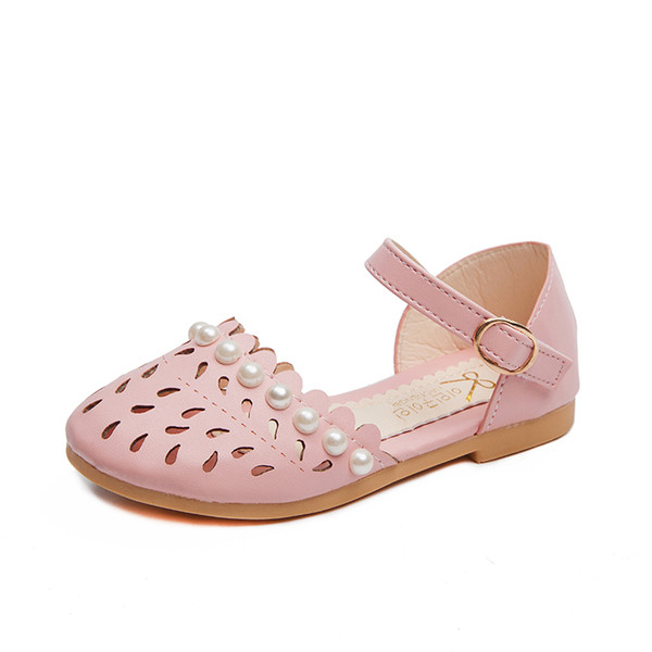 Μοντέρνα σανδάλια για κορίτσια και μαργαριτάρια διακοσμητικά σε λευκό, ροζ και μπλε χρώμα