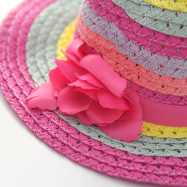 Детска цветна шапка за момичета с декорация цвете
