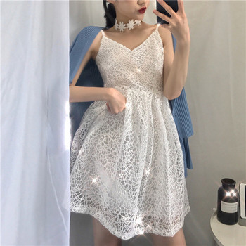 Нежна дамска рокля с дантела в два цвята 