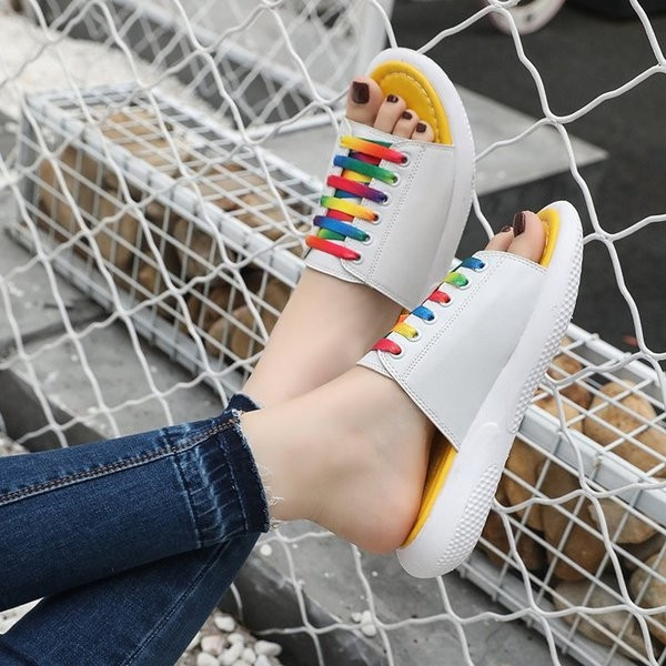 Ежедневни дамски чехли с цветна декорация