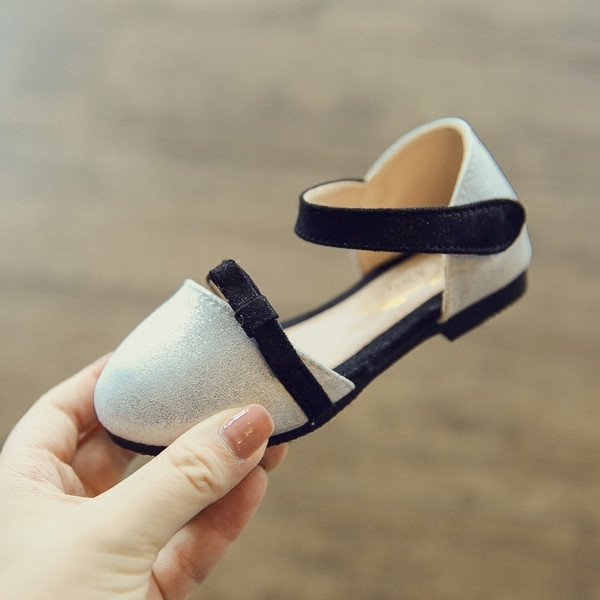 Sandale moderne pentru copii din piele intoarsa pentru fete in negru, roz si bej