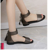 Sandale casual pentru copii pentru fete cu ciucuri in negru, gri si alb