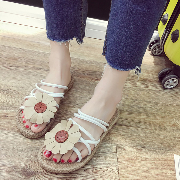 Papuci moderni de dama cu decor floral in doua culori