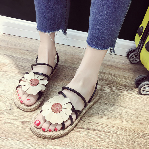 Papuci moderni de dama cu decor floral in doua culori