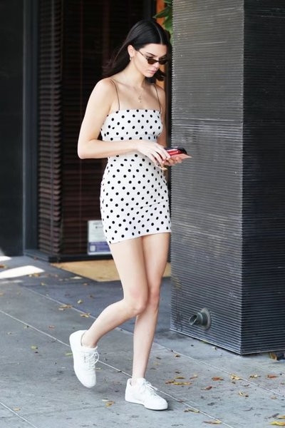 Rochie scurta de dama cu buline in doua culori