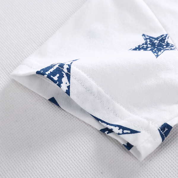 Set copii pentru baieti - tricou cu imprimeu stea si pantaloni scurti cu talie elastica