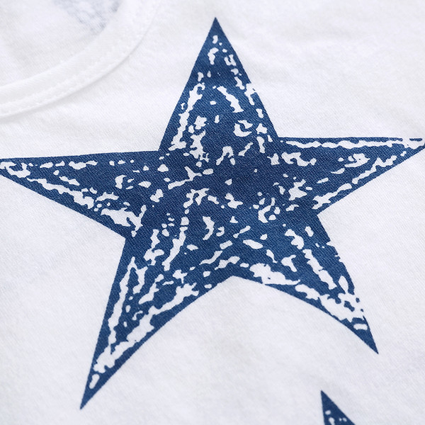 Set copii pentru baieti - tricou cu imprimeu stea si pantaloni scurti cu talie elastica