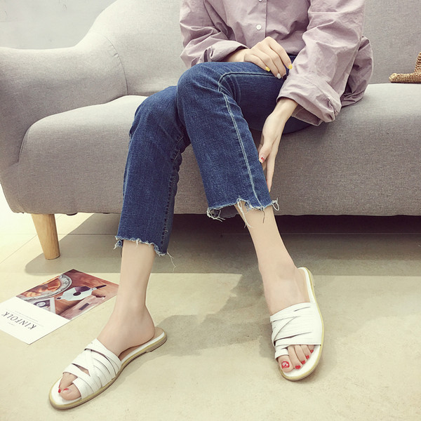 Papuci de damă comozi și casual, în alb