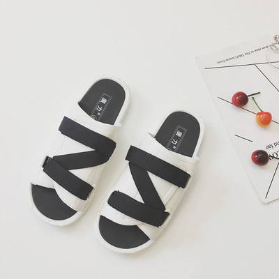 Papuci comozi de damă în alb și negru