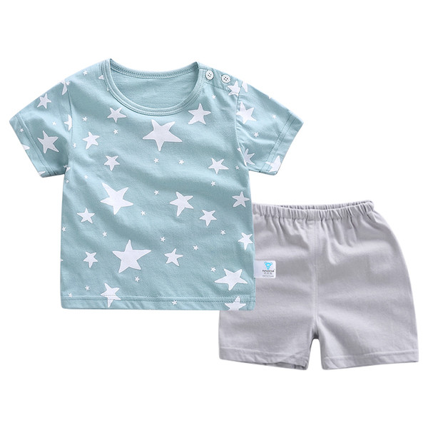 Set copii in doua culori - tricou cu imprimeu si pantaloni scurti curati