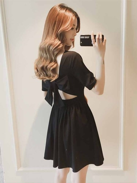 Rochie draguta de dama cu talie elastica si panglica pe spate