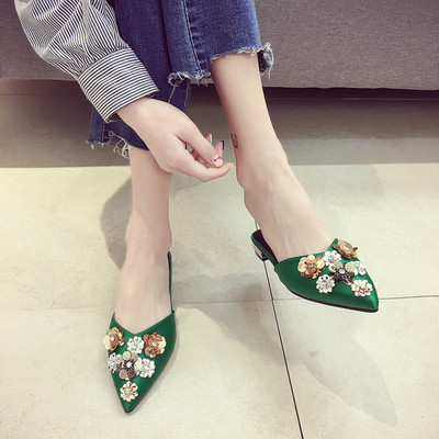 Papuci de dama ascutiti cu decor in mai multe culori