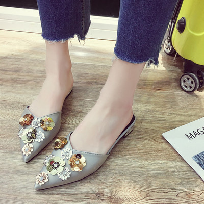 Papuci de dama ascutiti cu decor in mai multe culori