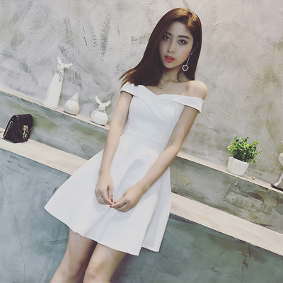 Σύντομο γυναικείο φόρεμα με πτώση ώμων σε διάφορα χρώματα