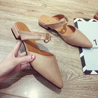 Papuci de damă eleganti ascuțiți din piele ecologică sunt în două culori