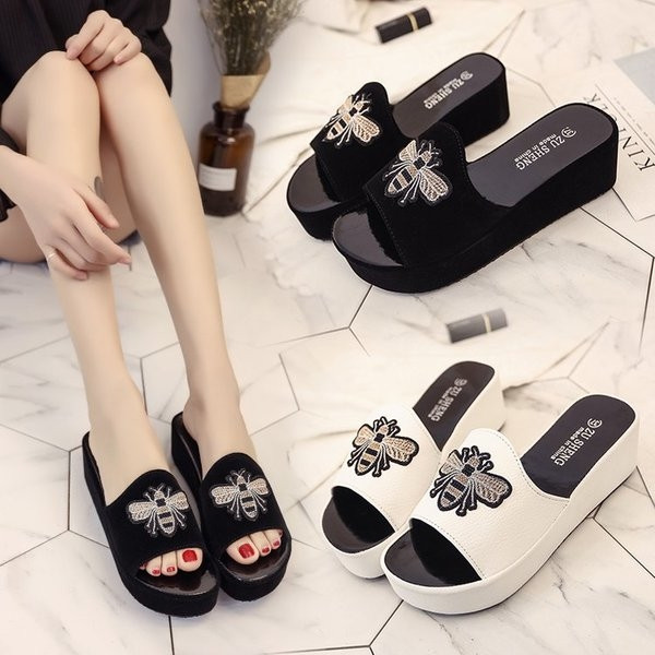 Papuci de dama pe platforma usoara cu broderie - doua modele