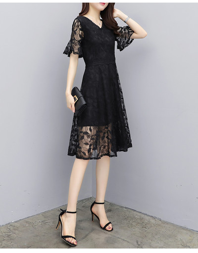 Свежа дамска дантелена рокля 