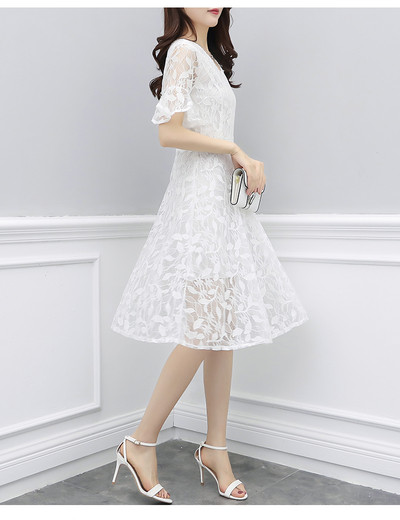 Свежа дамска дантелена рокля 