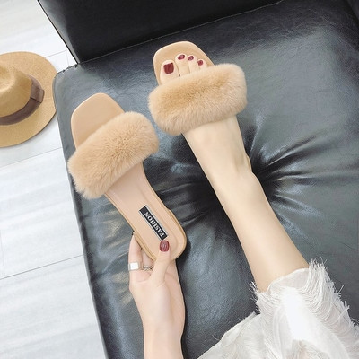 Papuci de damă cu puf pe talpă plată în alb, negru și maro