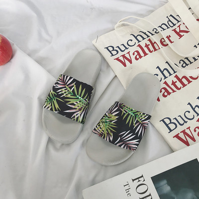 Γυναικείες παντόφλες κατάλληλες για την παραλία σε τρία χρώματα