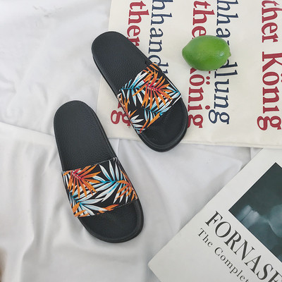 Γυναικείες παντόφλες κατάλληλες για την παραλία σε τρία χρώματα