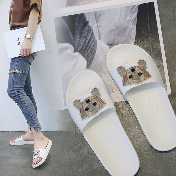 Papuci de damă cu aplicație în alb și negru