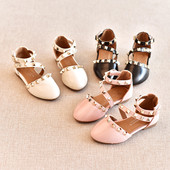 Детски модерни затворени сандалки за момичета с капси в черен, бежов и розов цвят