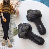 Papuci de dama de culoare aurie si albastra potriviti pentru utilizarea de zi cu zi