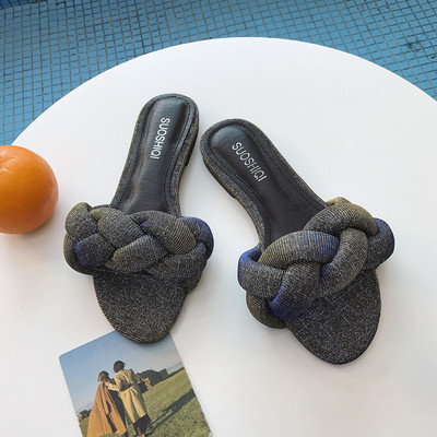 Papuci de dama de culoare aurie si albastra potriviti pentru utilizarea de zi cu zi