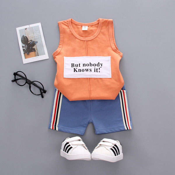 Set copii pentru baieti in culori vii cu inscriptie si canturi colorate