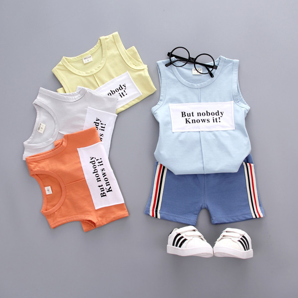 Set copii pentru baieti in culori vii cu inscriptie si canturi colorate