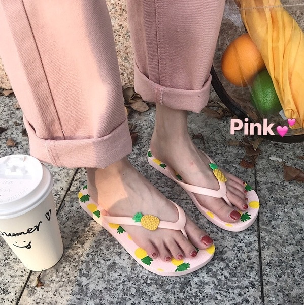 Papuci casual de dama in roz cu aplicatie