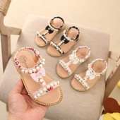 Παιδικά μοντέρνα σανδάλια για κορίτσια με σχέδια και διακοσμητικά μαργαριτάρια σε τρία χρώματα