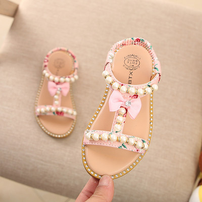 Παιδικά μοντέρνα σανδάλια για κορίτσια με σχέδια και διακοσμητικά μαργαριτάρια σε τρία χρώματα